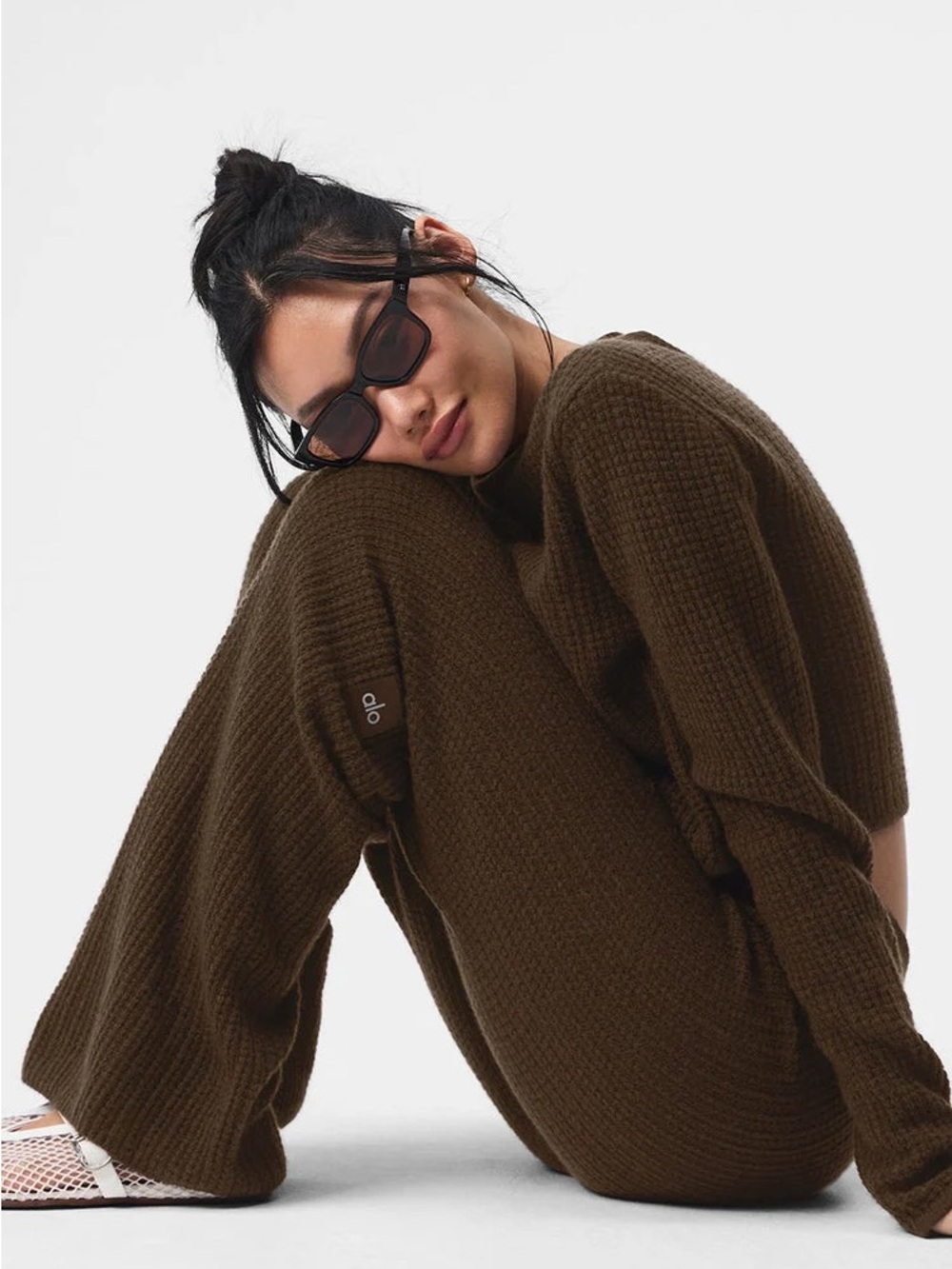 Alo cashmere high waisted waffle pant in espresso